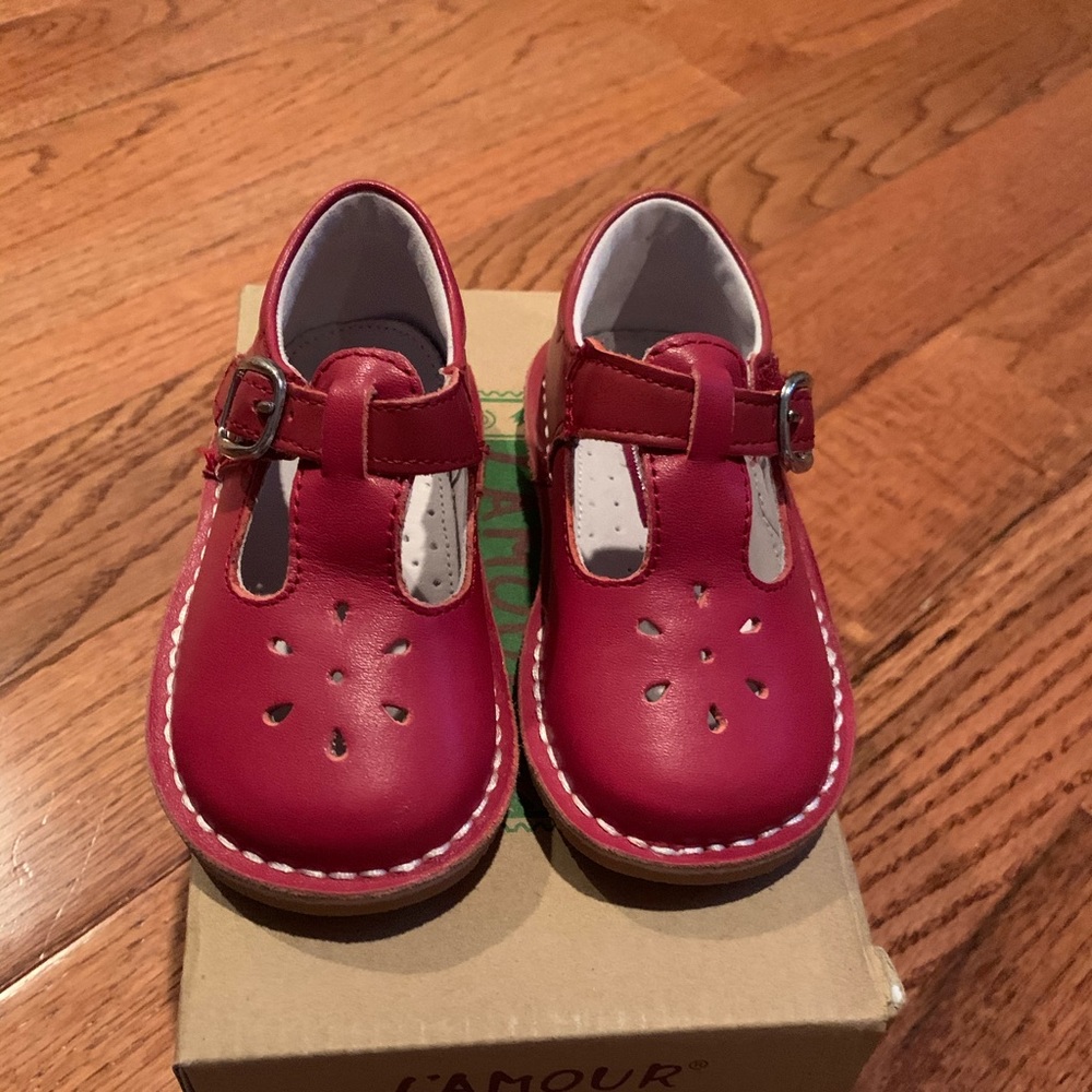 L’Amour Mary Jane red sz 6